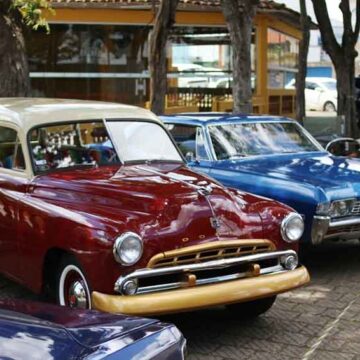 Encontro de carros antigos tem último dia de exposição neste domingo