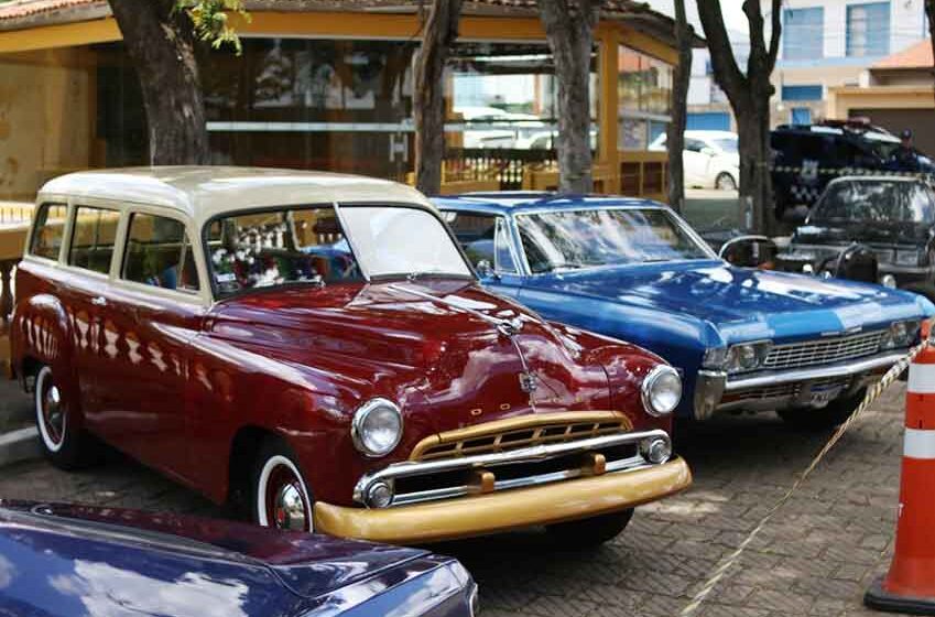 Encontro de carros antigos tem último dia de exposição neste domingo