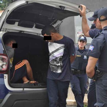 Dupla é detida em flagrante após tentativa de furto na 24 de Outubro