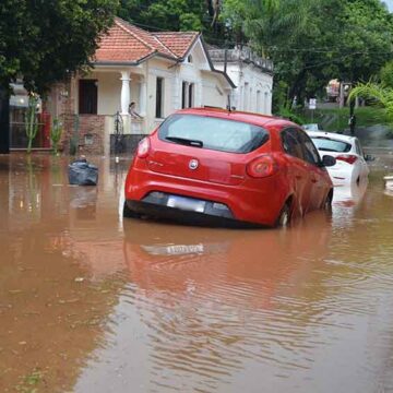 Temporal com fortes ventos e granizo castiga município