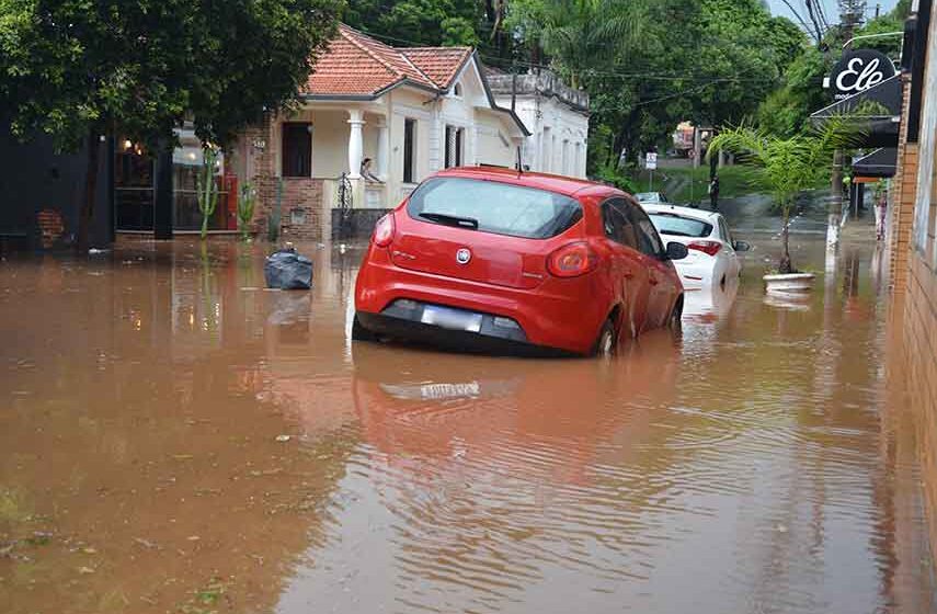 Temporal com fortes ventos e granizo castiga município