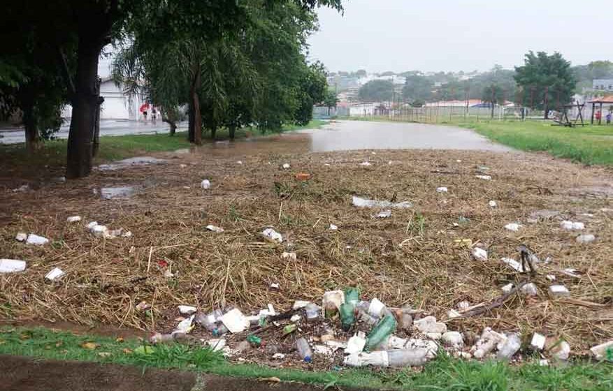 Chuva torrencial deixa diversos bairros “debaixo d’água”