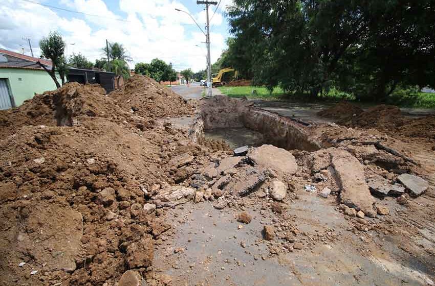 Trecho do Flávio Zacchi é interditado para obras do SAAE