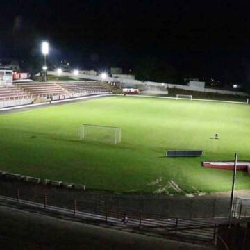 Esportiva defende liderança contra o Barretos com nova iluminação no “Chico Vieira”