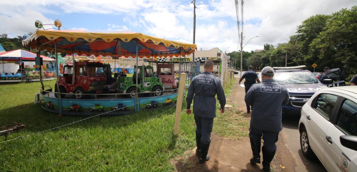 Garoto vai para a UTI após acidente em parque de diversões