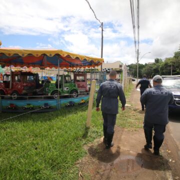 Garoto vai para a UTI após acidente em parque de diversões