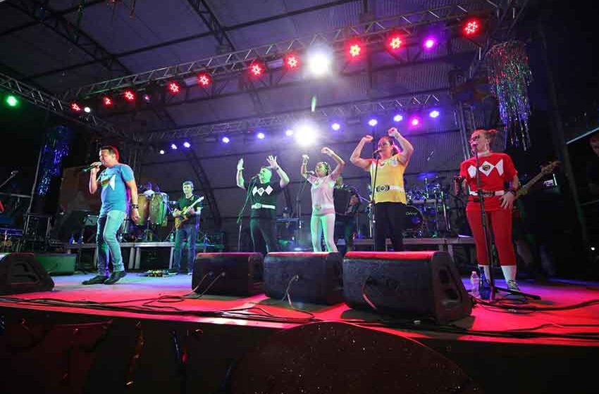 Desfile de Blocos é a atração deste sábado de carnaval