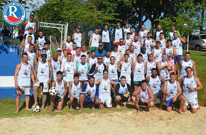 Recreativa realiza seu maior torneio de futevôlei com 60 jogadores