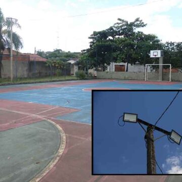 Moradores comemoram instalação de Iluminação em quadra do Flávio Zacchi