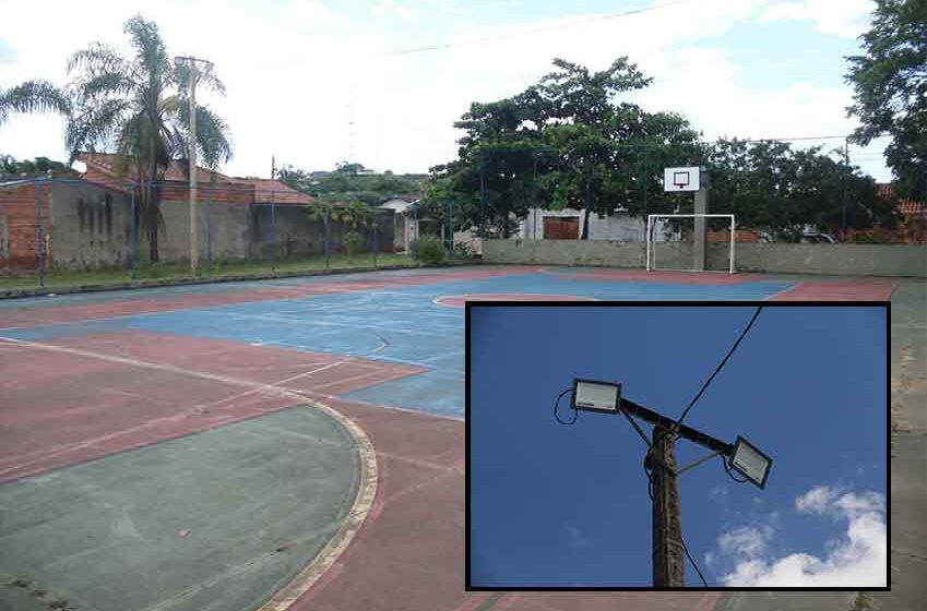 Moradores comemoram instalação de Iluminação em quadra do Flávio Zacchi