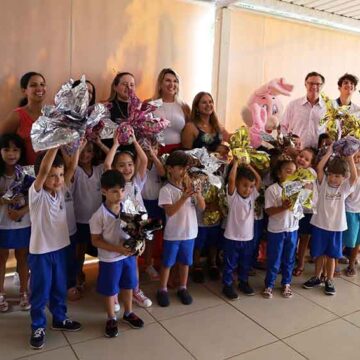 Cerca de seis mil alunos da rede municipal são presenteados com ovos de chocolate