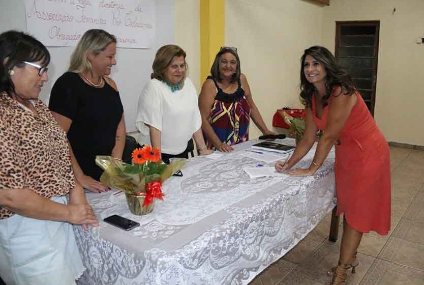 Gilza Sanches empossada na presidência da Associação Feminina