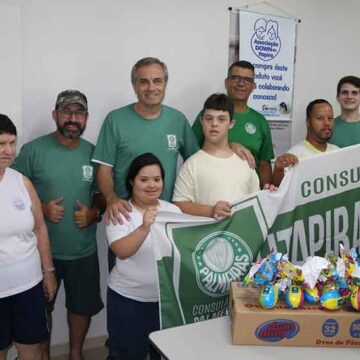 Consulado do Palmeiras presenteia oito entidades com quase mil ovos de chocolate