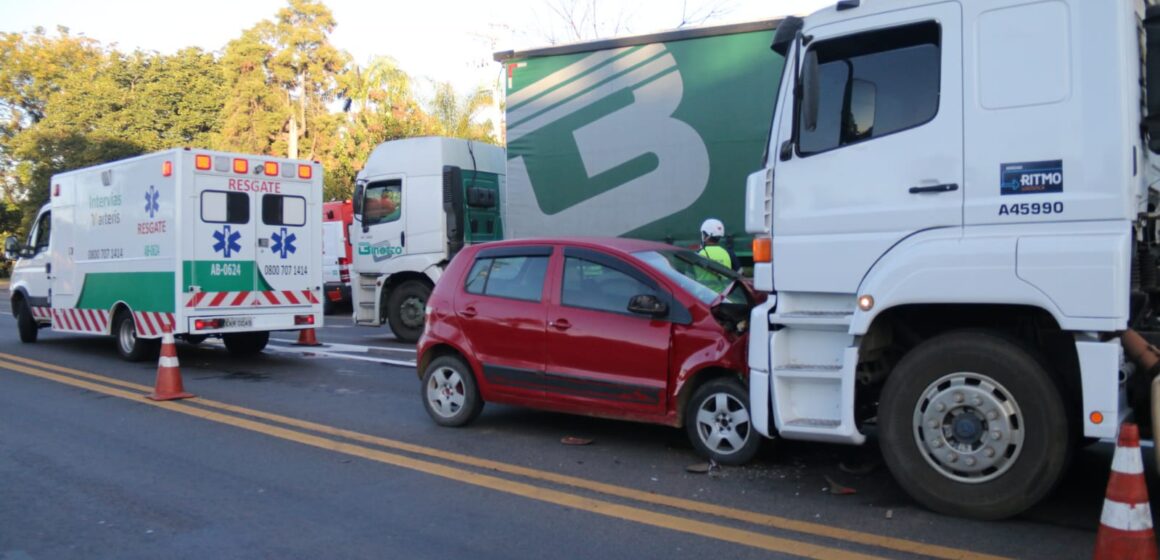 SP-352 registra dois acidentes em sequência e deixa uma vítima em estado grave