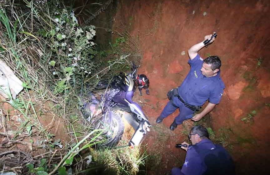 Homem morre após cair de moto em valeta próximo da Usina