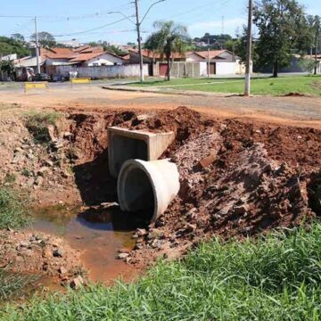 Moradores estão há mais de 60 dias aguardando fim de obra