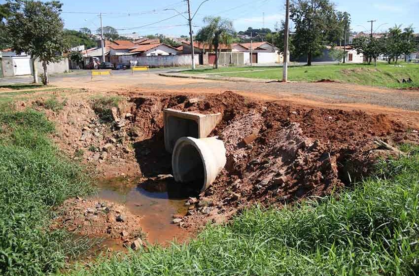 Moradores estão há mais de 60 dias aguardando fim de obra