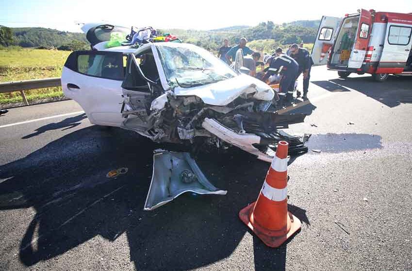 Colisão frontal na Itapira/Jacutinga deixa quatro vítimas