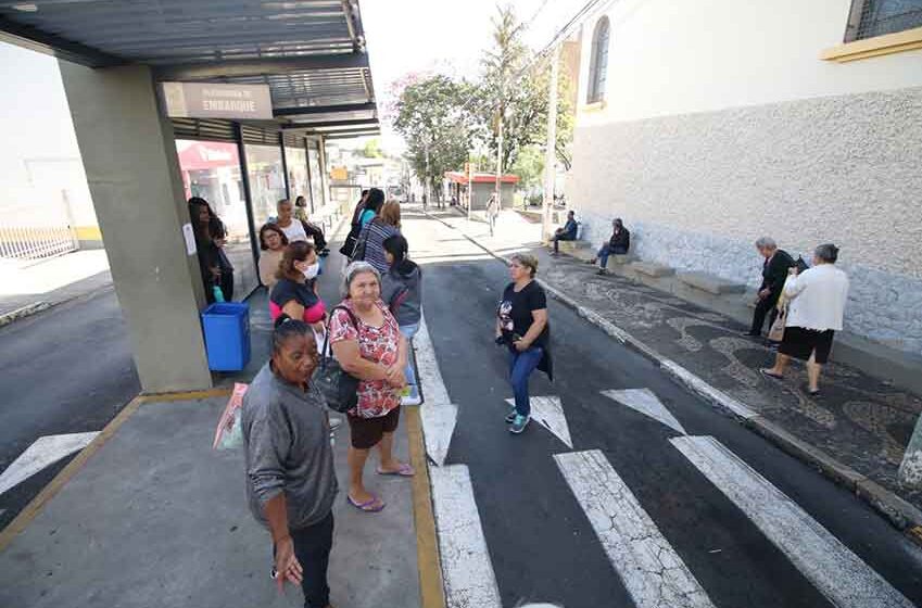 População sofre com indefinição do transporte público e serviços limitados