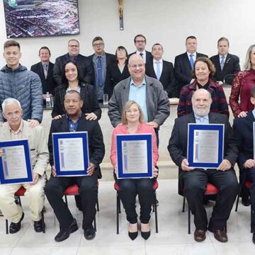 Personalidades de relevância recebem título de cidadania na Câmara