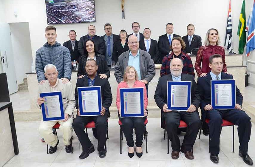 Personalidades de relevância recebem título de cidadania na Câmara