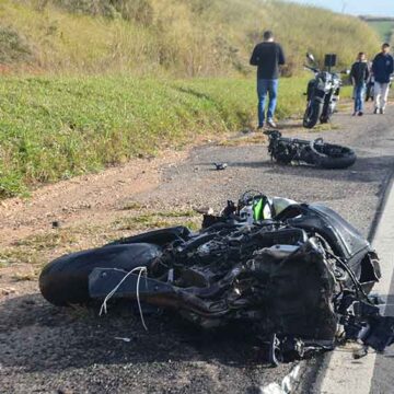Duas pessoas morrem em colisão de moto e carro na Itapira/Amparo