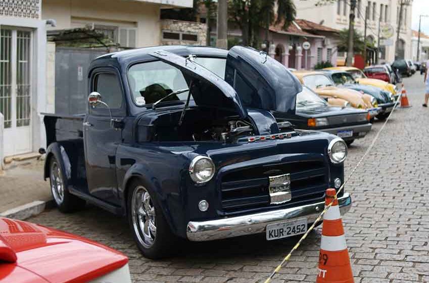 Encontro de carros antigos é atração do final de semana no Parque