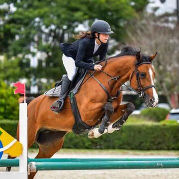 Victoria Mendes é bronze no Brasileiro de hipismo