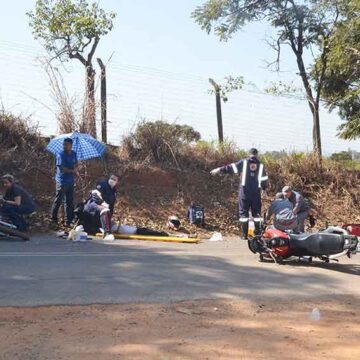 Quatro ficam feridos em colisão de motos na vicinal