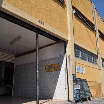 Três comerciantes resistem naquela que já foi a “Central de Abastecimento de Itapira”