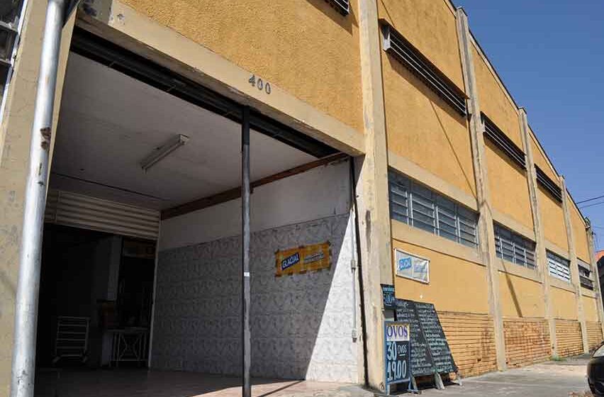 Três comerciantes resistem naquela que já foi a “Central de Abastecimento de Itapira”