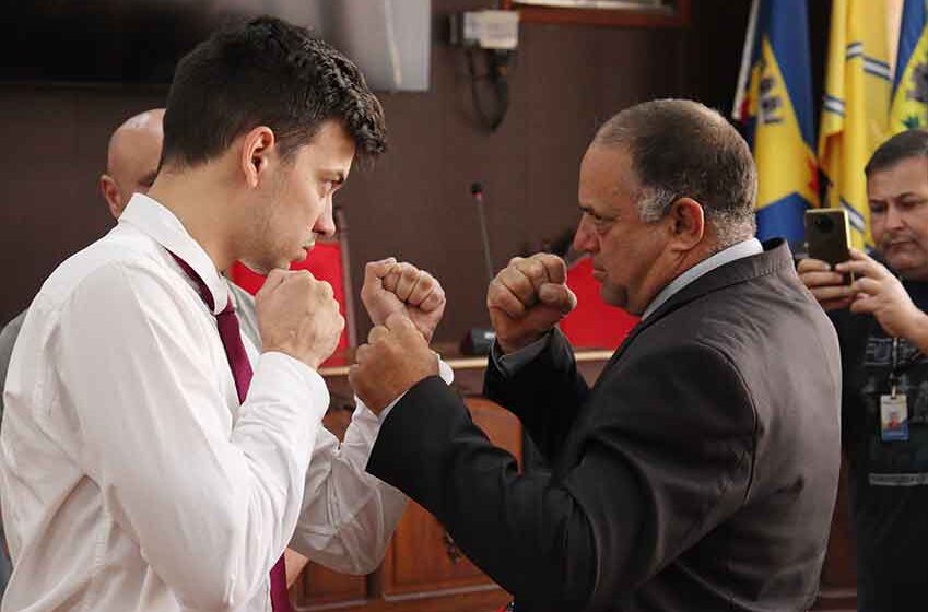 Vereadores irão tirar suas diferenças em luta de boxe