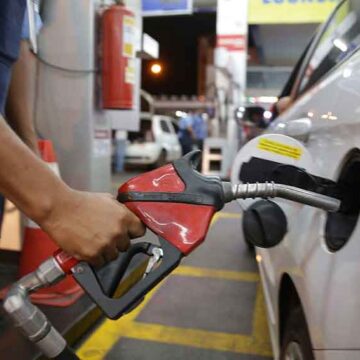 Gasolina vai subir mais de R$ 0,40 após novo reajuste da Petrobras