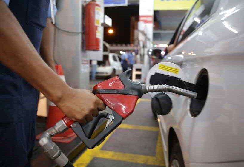 Gasolina vai subir mais de R$ 0,40 após novo reajuste da Petrobras