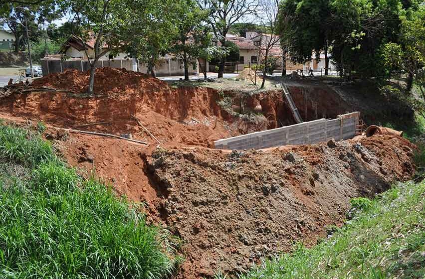 Dimensão das obras no córrego do Santa Marta retratam o tamanho do problema