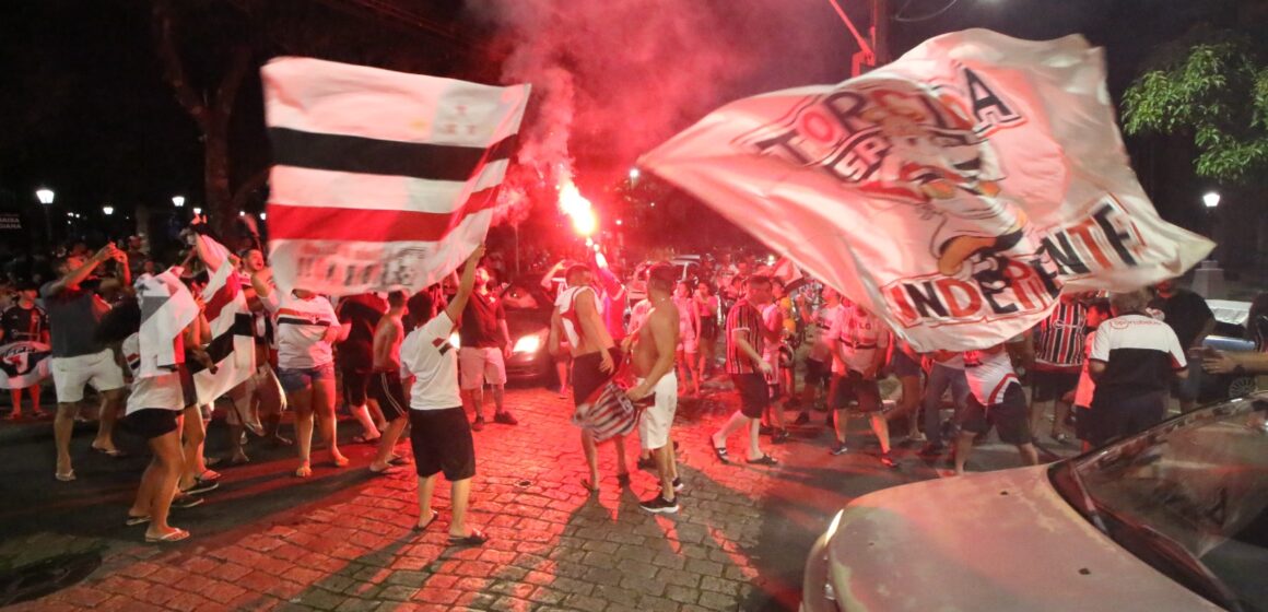 Torcida tricolor faz a festa pelo título inédito da Copa do Brasil