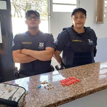 GCM surpreende mulher no Nosso Teto com cocaína e crack