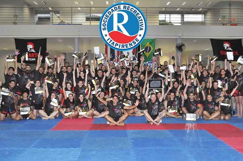 Professor de Muay Thai da Recreativa alcança o grau preto