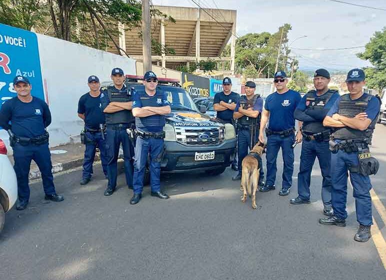 GCM intercepta entrega de 100 pinos de cocaína em Barão