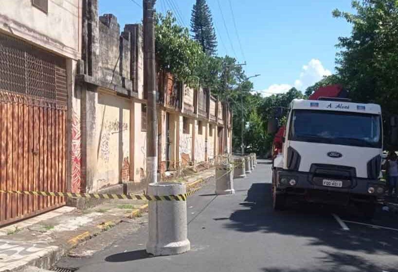 Rua na região central é interditada devido à risco de colapso em prédio