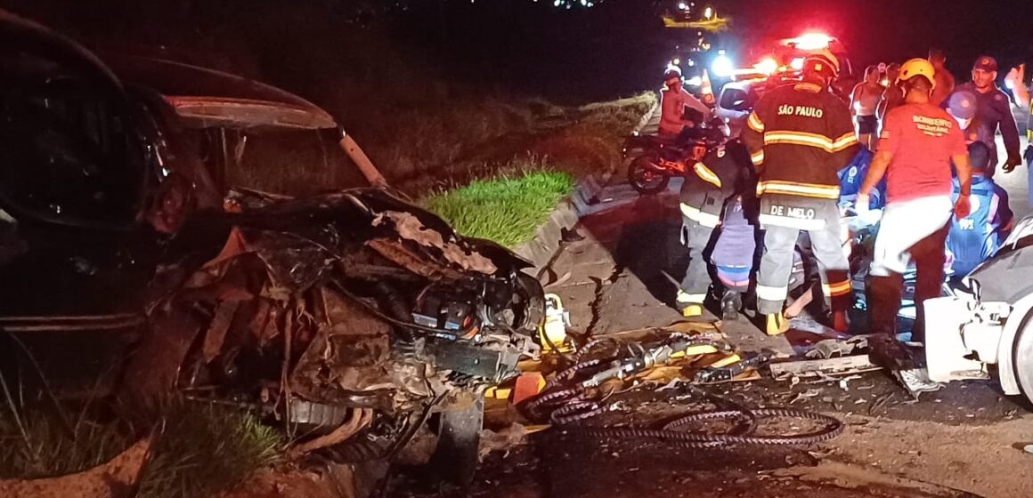 Dois ficam feridos em colisão de Vectra e Doblo na Itapira/Jacutinga