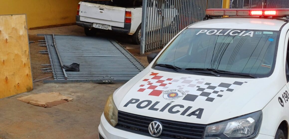 Homem tem fratura exposta após queda de portão no Jardim Guarujá