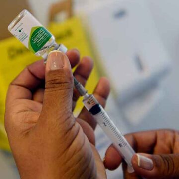 Alta da dengue faz Saúde determinar um único dia para vacinação da gripe
