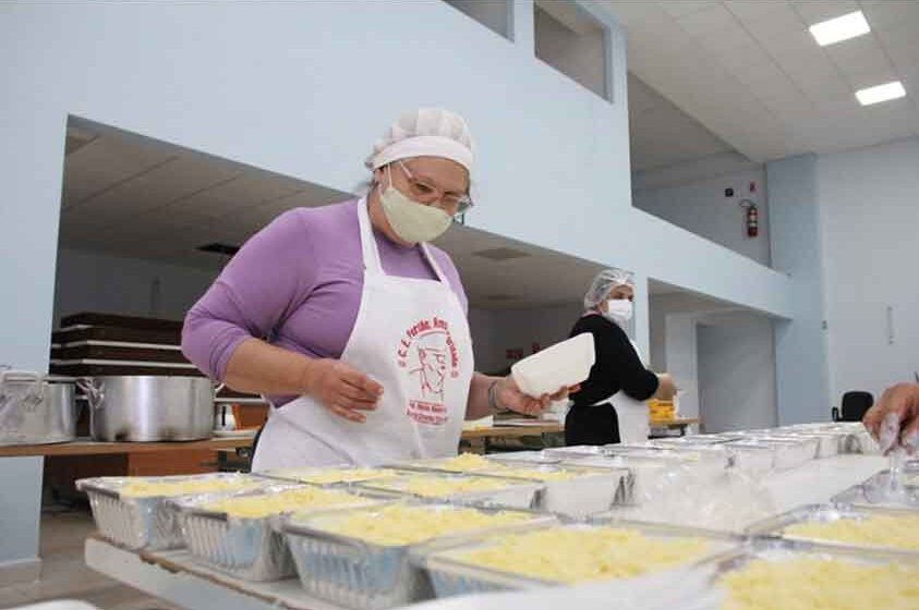 Núcleo Espírita prepara bacalhau e lasanhas para a Sexta-Feira Santa