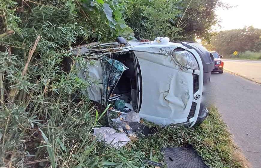 Capotamento deixa um ferido na Itapira/Lindoia