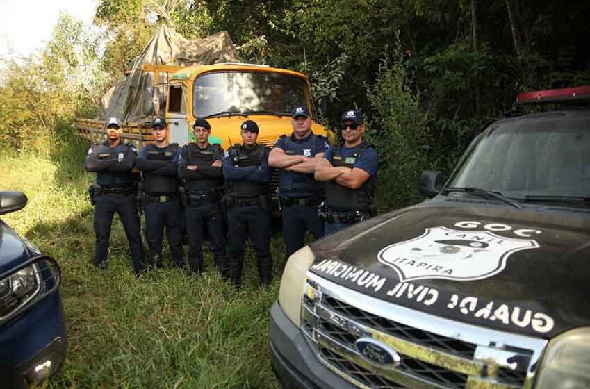 Com uso de drone, GCM localiza dois caminhões e um trator em área rural