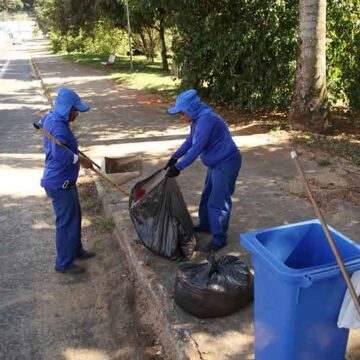 Após acordo, varrição de rua não é paralisada; ESN recebe prazos na coleta de lixo