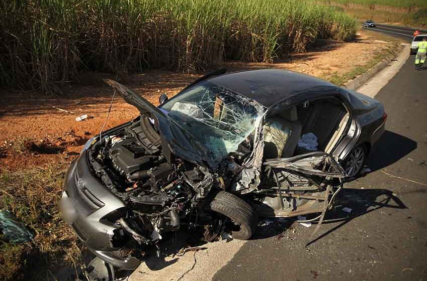 Duas pessoas ficam feridas em grave acidente na Itapira/Guaçu