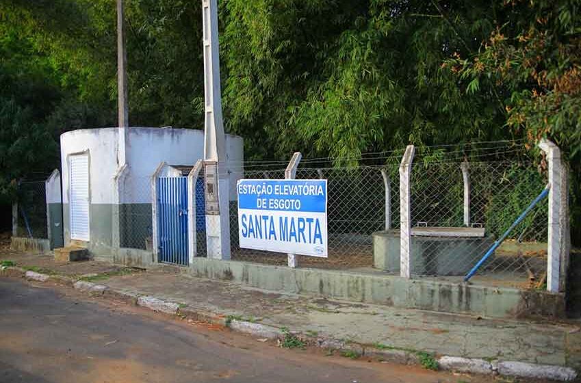 Problemas com o esgoto também estão presentes nos bairros da cidade