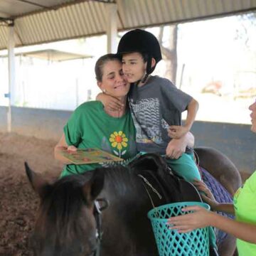 Projeto de Equoterapia na Apae completou 10 anos de atendimentos às crianças